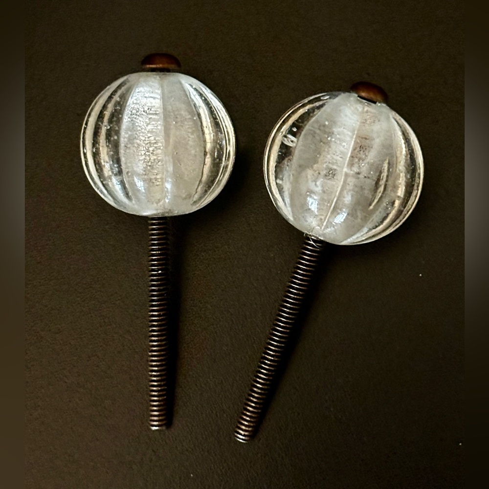 🍀Pair (2) Glass Cabinet/Drawer hardware. Round with slight petal edges. Preowned